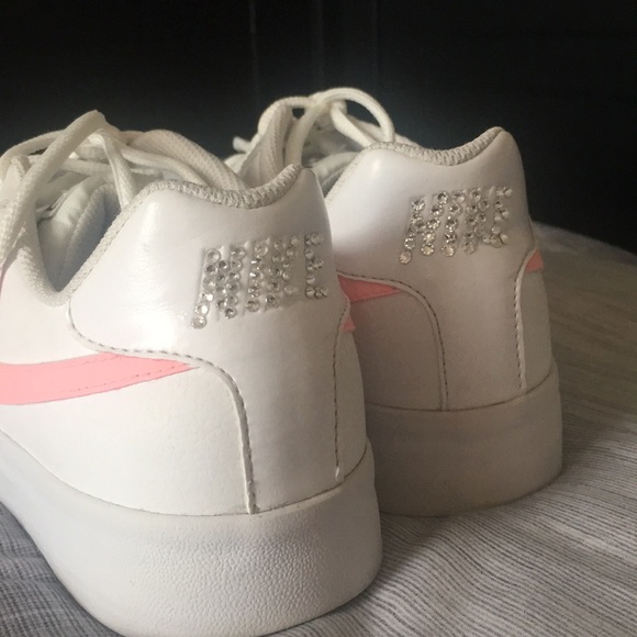 White nike shoe, pink details, Swarovski crystals. - Picture 2 of 2